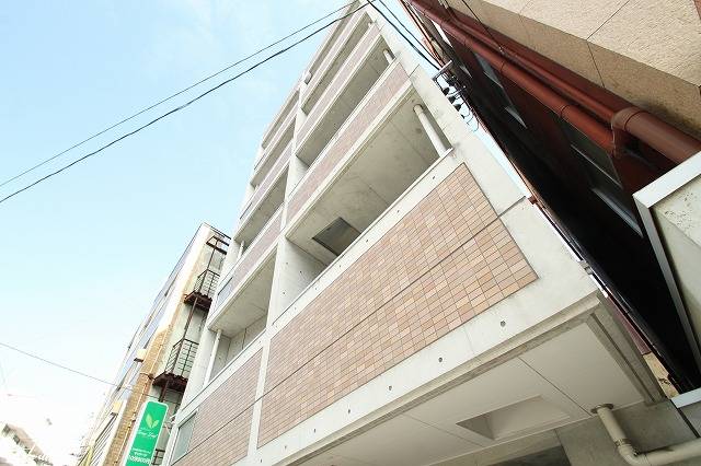広島市中区西平塚町のマンションの建物外観