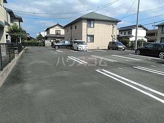 【袋井市上山梨のアパートの駐車場】