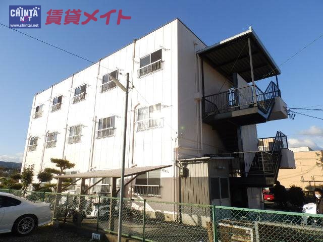 松阪市久保町のマンションの建物外観