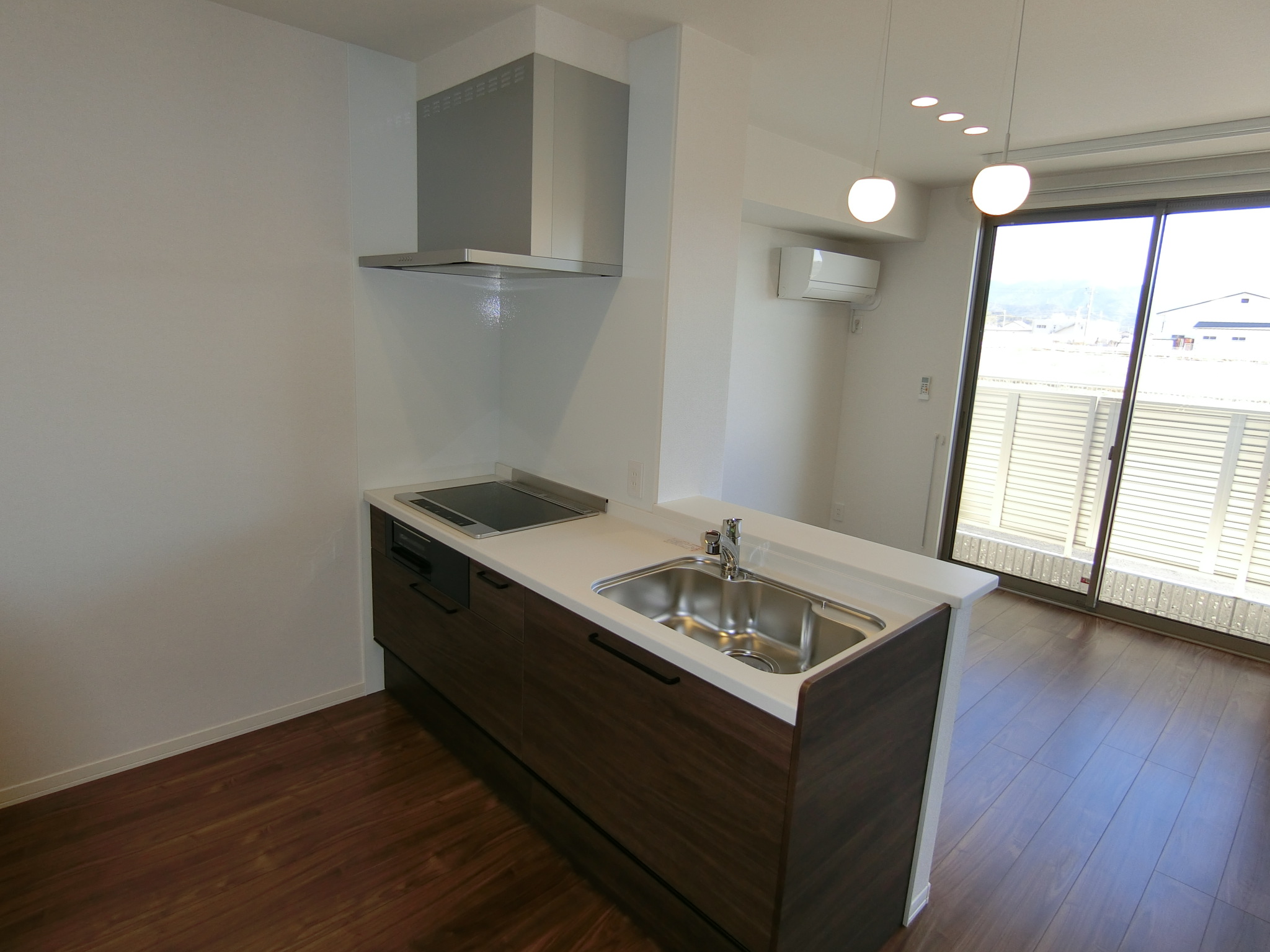 キッチン　反転タイプ・B棟画像のです