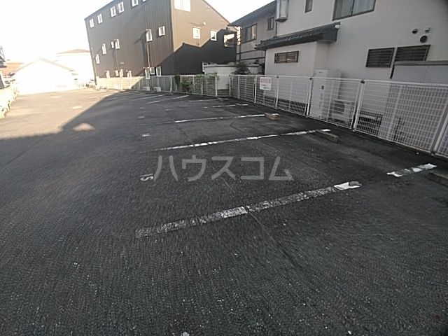 岡崎市牧御堂町のアパートの駐車場