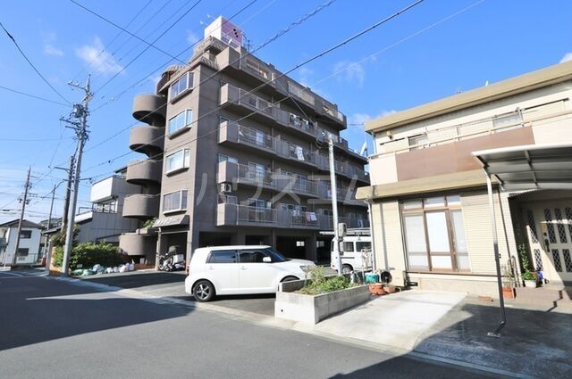 ユトリロ西松山の建物外観