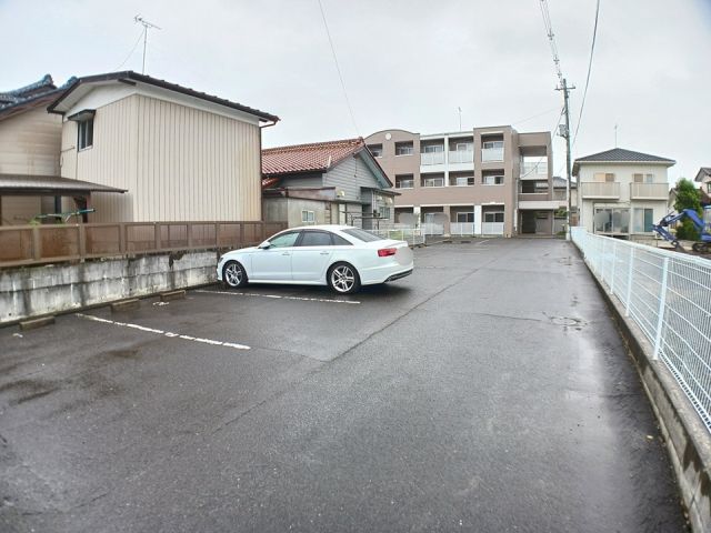 【岩沼市相の原のマンションの駐車場】