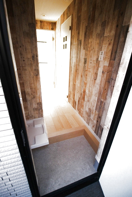 玄関　※写真は他号室です