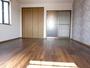 居室・リビング　角部屋で出窓付き