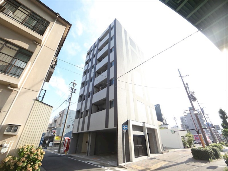 名古屋市昭和区白金のマンションの建物外観