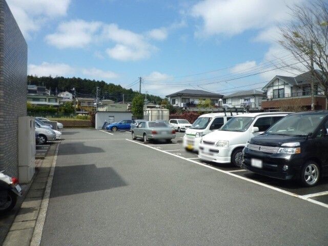 【横浜市旭区本村町のマンションの駐車場】