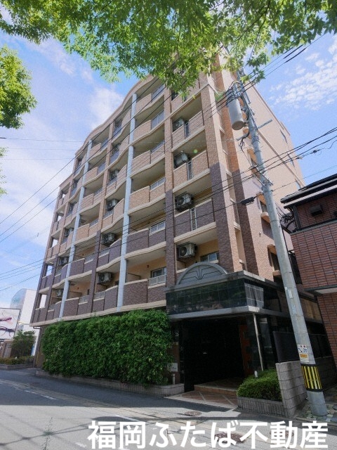 【福岡市早良区野芥のマンションの建物外観】