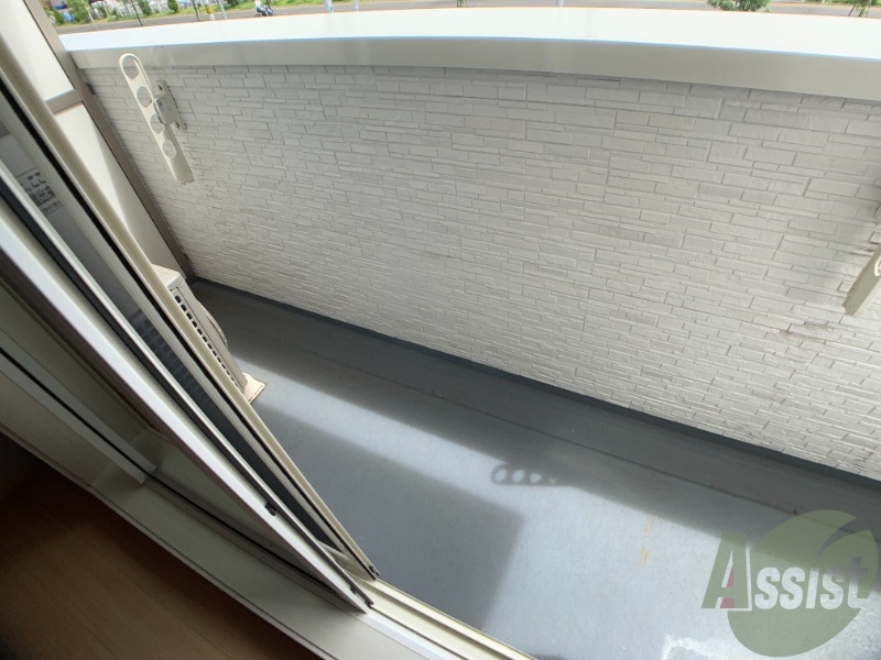 バルコニー　バルコニーは広々としていて椅子や机も置けそうです。