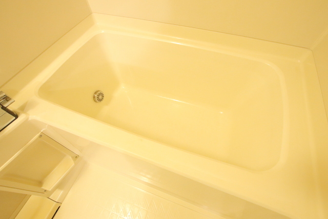 バス・シャワールーム　給湯追い焚き付き♪