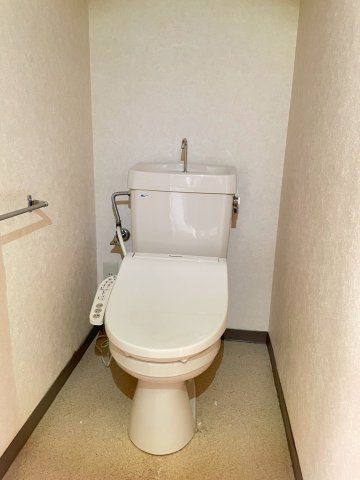 トイレ　温水洗浄便座