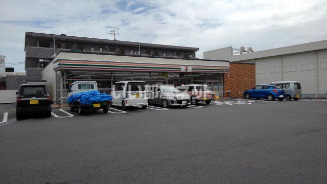 コンビニ　セブンイレブン 鈴鹿磯山3丁目店（コンビニ）まで626m