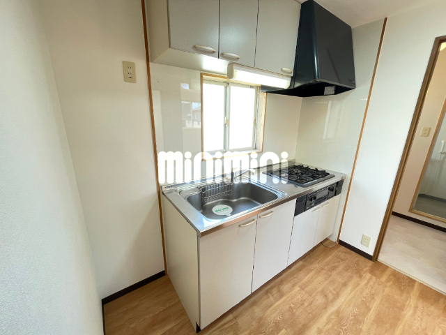 キッチン　３口ガスコンロ付きのキッチンです