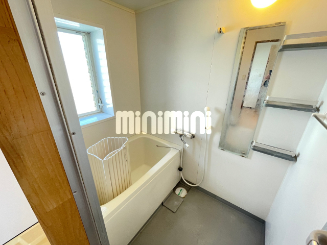 バス・シャワールーム　清潔感のあるお風呂