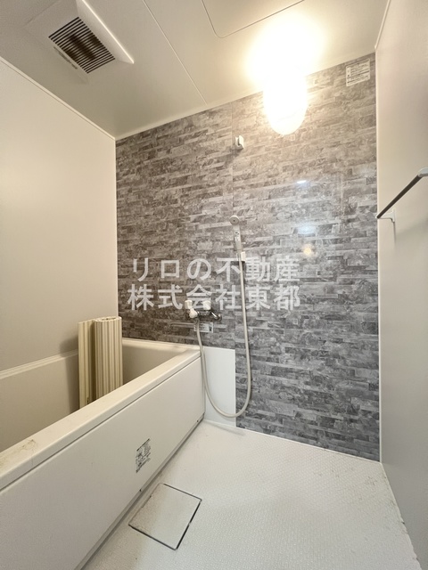 バス・シャワールーム　足が伸ばせる広々バスタブでリラックス♪