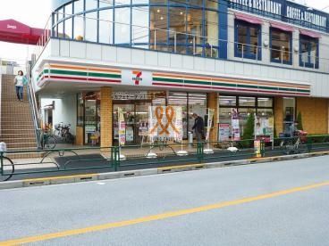 コンビニ　セブンイレブン台東谷中6丁目店（コンビニ）まで120m