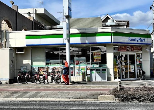 コンビニ　ファミリーマート広島大宮店（コンビニ）まで312m