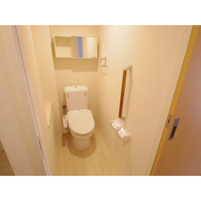 トイレ　反転タイプの写真になります