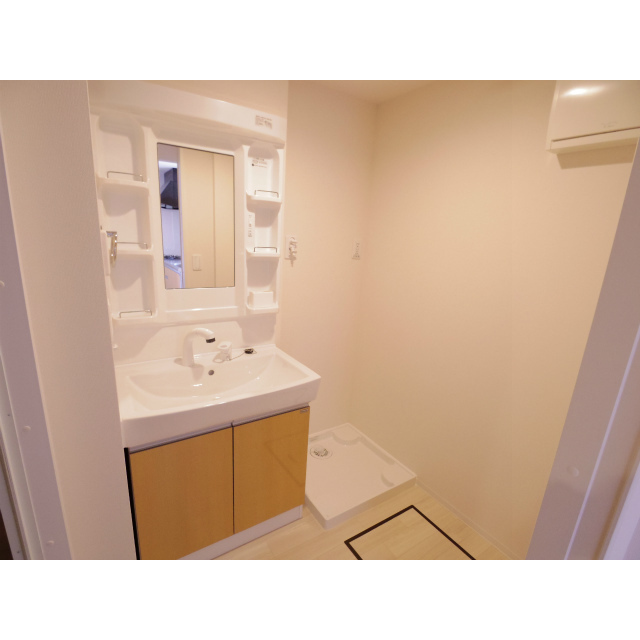 洗面設備　反転タイプの写真になります