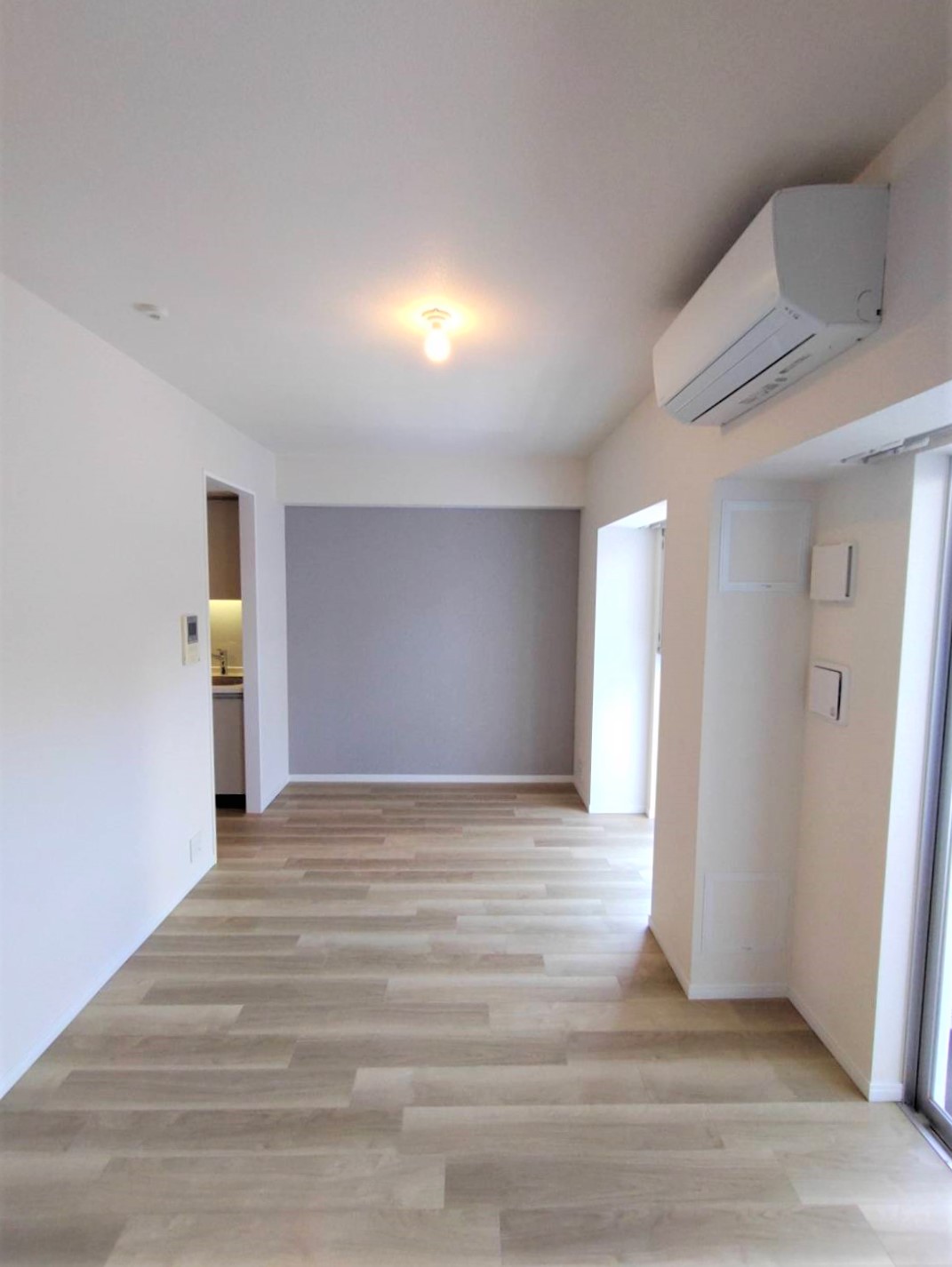 居室・リビング　開放的な間取りの1LDKです（実際のお部屋の画像です。）