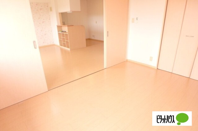 居室・リビング　ＬＤＫ１３．５帖～洋室６帖