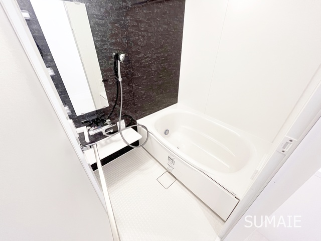 バス・シャワールーム　ゆったりできる広めのお風呂です☆