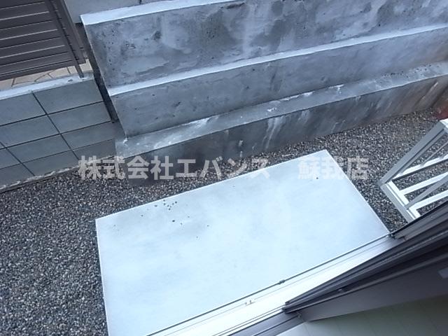 バルコニー　暖かな日差しのふりそそぐバルコニー