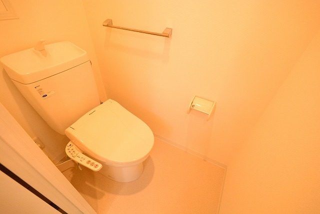 トイレ　温水洗浄便座付きでおすすめ！