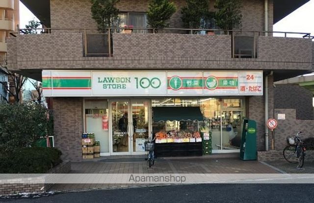 コンビニ　ローソンストア１００（コンビニ）まで141m