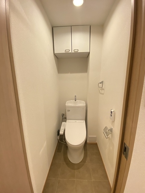 トイレ　温水暖房機能付き♪