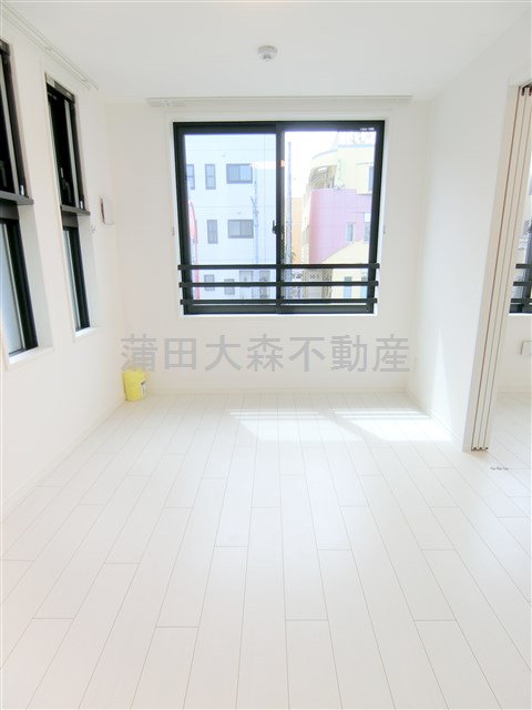 居室・リビング　南西2面採光のLDK9帖　カウンターキッチンのリビングダイニ