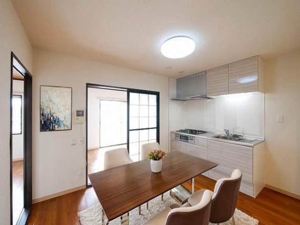 居室・リビング　CGで家具等を配置したもので家具等は含まれません