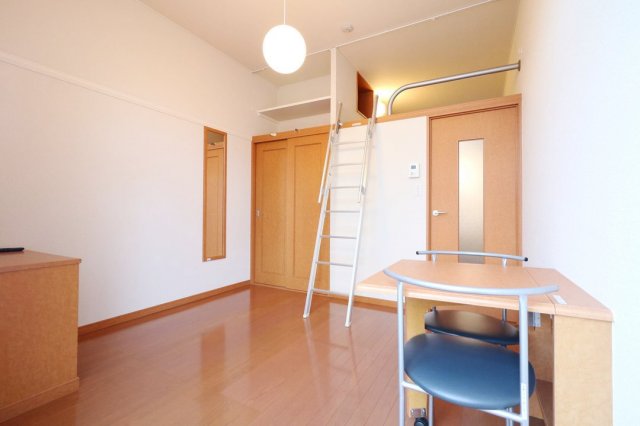 その他部屋・スペース　開放的な寝室です