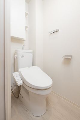 トイレ　■温水洗浄便座■収納付き