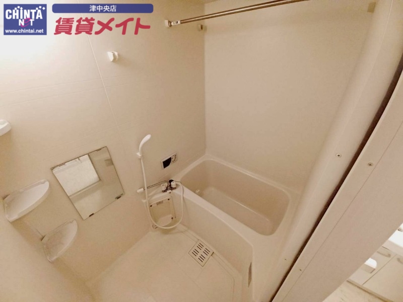 バス・シャワールーム　同物件別部屋写真