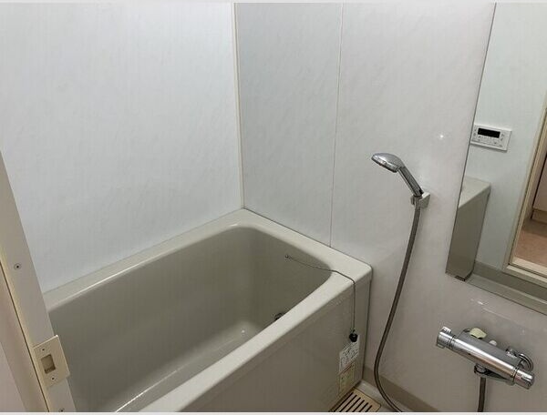 バス・シャワールーム　※写真は同じマンションの違う部屋のものになります。