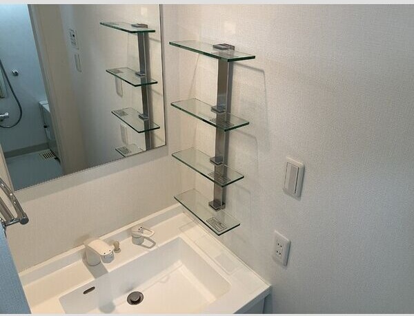洗面設備　※写真は同じマンションの違う部屋のものになります。