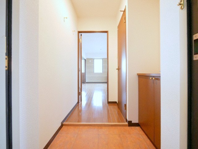 玄関　広々とした玄関です♪