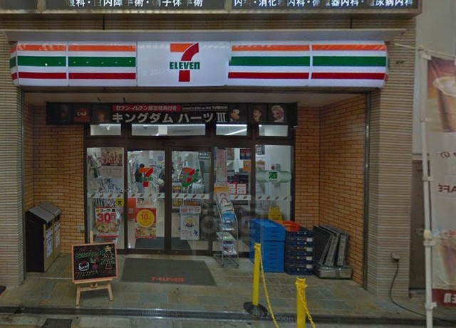 コンビニ　セブンイレブン　十三駅東口店（コンビニ）まで262m