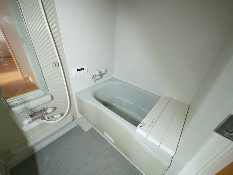バス・シャワールーム　シャワー・追い焚き給湯