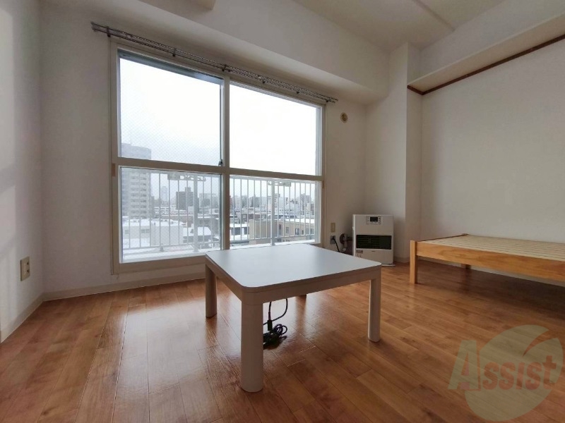 その他部屋・スペース　こちらのお部屋は光が差し込む、温かみのあるお部屋です。