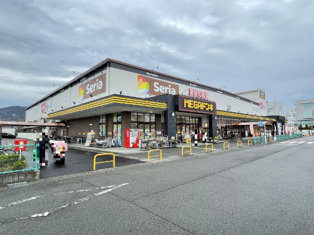 スーパー　ＭＥＧＡドン・キホーテＵＮＹ大覚寺店（スーパー）まで247m