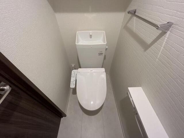 トイレ　温水洗浄便座付きトイレ