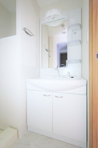 洗面設備　参考写真（同物件別部屋）