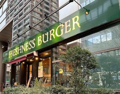 飲食店　フレッシュネスバーガー横浜スタジアム店（飲食店）まで640m