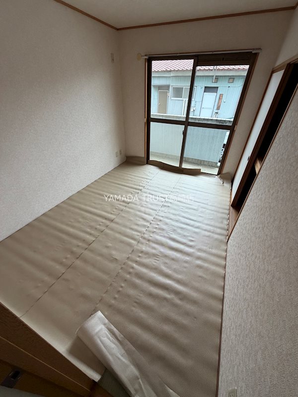 その他部屋・スペース　シートの下に新しい畳があります。
