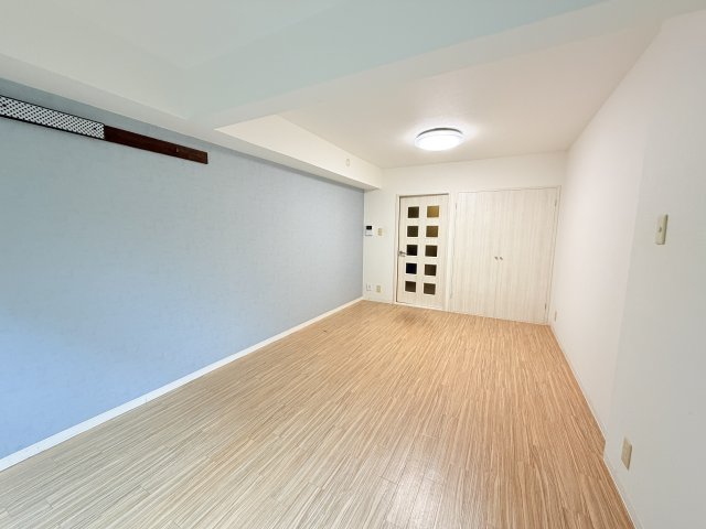 居室・リビング　約９帖の洋室です。南向きのお部屋です(^^♪