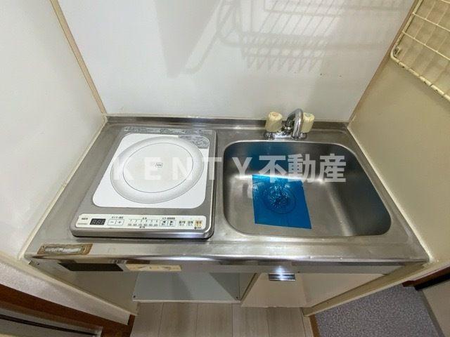 キッチン　コンパクトなキッチンで掃除もラクラク