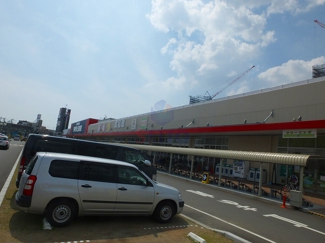 スーパー　イズミヤスーパーセンター福町店（スーパー）まで651m