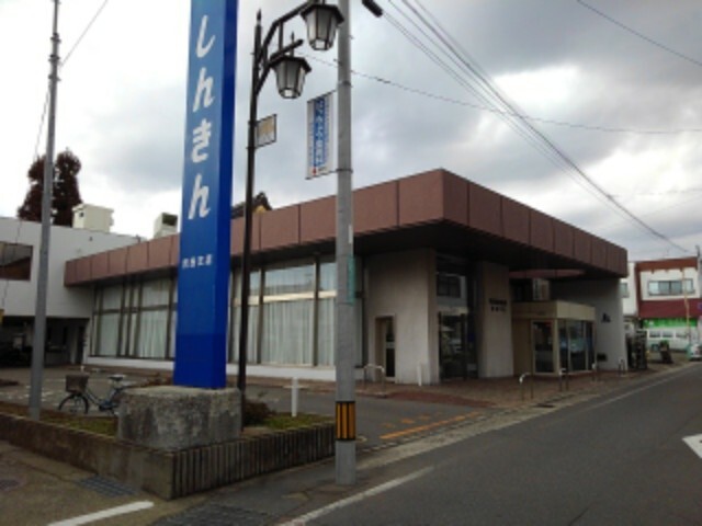 銀行　長野信用金庫吉田支店（銀行）まで598m